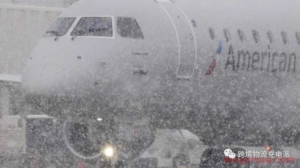 美国遭遇极端暴风雪天气，FEDEX和UPS警告货物派送将延误，10,000个航班被迫取消！ 第2张