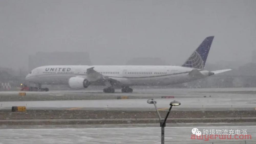 美国遭遇极端暴风雪天气，FEDEX和UPS警告货物派送将延误，10,000个航班被迫取消！ 第4张